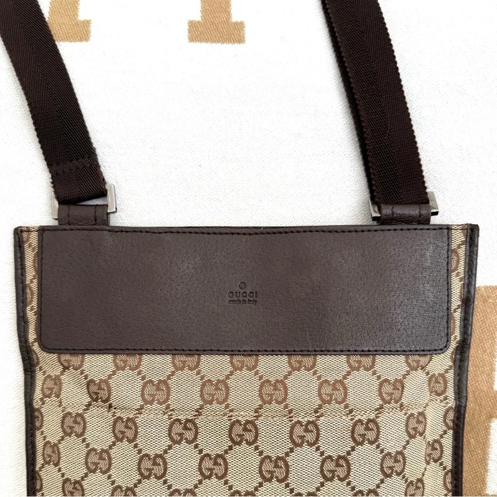 Authentic Gucci GG Canvas Flat Messenger Bag brown monogram canvas
